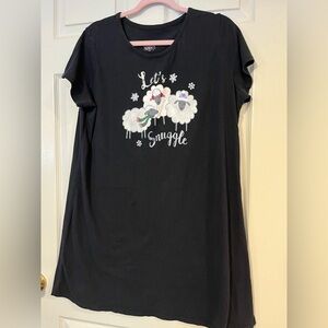 Black 'Let's Snuggle' Sheep Graphic Night Gown Large/Xlarge